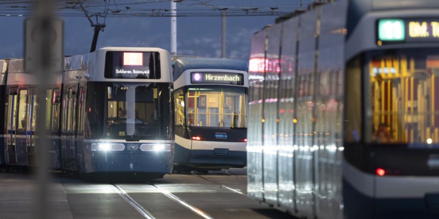 Den VBZ fehlt Fahrpersonal - zwei Tramlinien können deshalb nicht wie geplant zum Fahrplanwechsel verlängert werden. (Symbolbild)