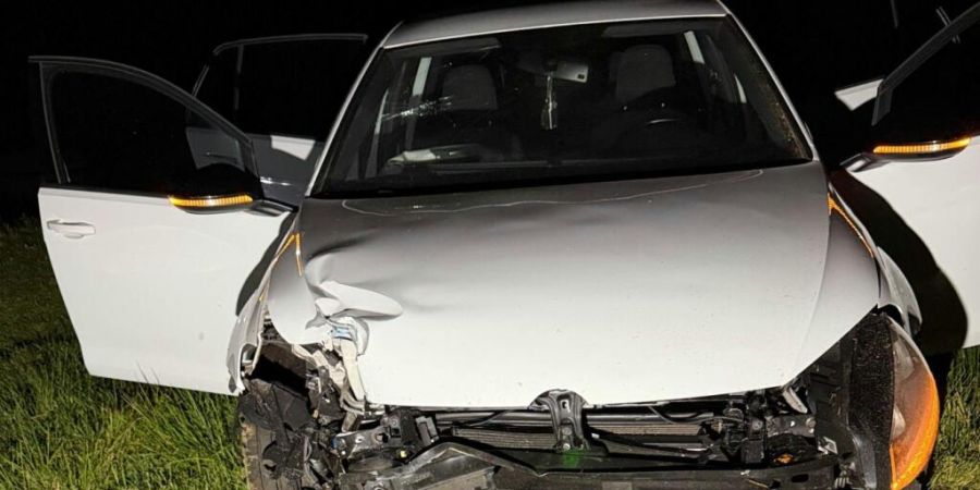Ein 31-Jähriger ist am Freitagabend mit seinem Auto auf der Schwägalp in einen Brunnen und einen Hydranten gefahren.