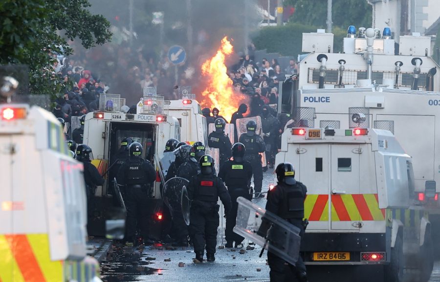 Nach dem brutalen Angriff brachen in der nordirischen Hauptstadt rassistisch motivierte Krawalle aus.