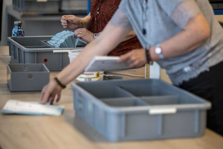 Der Kanton Zürich registriert «äusserst selten» Anfragen von Stimmbürgerinnen und -bürgern, die ihren eingeworfenen Stimmzettel korrigieren wollen.