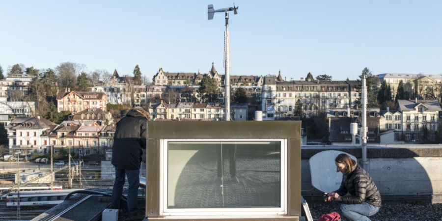 Messung der Luftqualität am Bollwerk in der Stadt Bern: Die Grünen forderten Massnahmen bei hoher Ozonbelastung. (Archivbild)