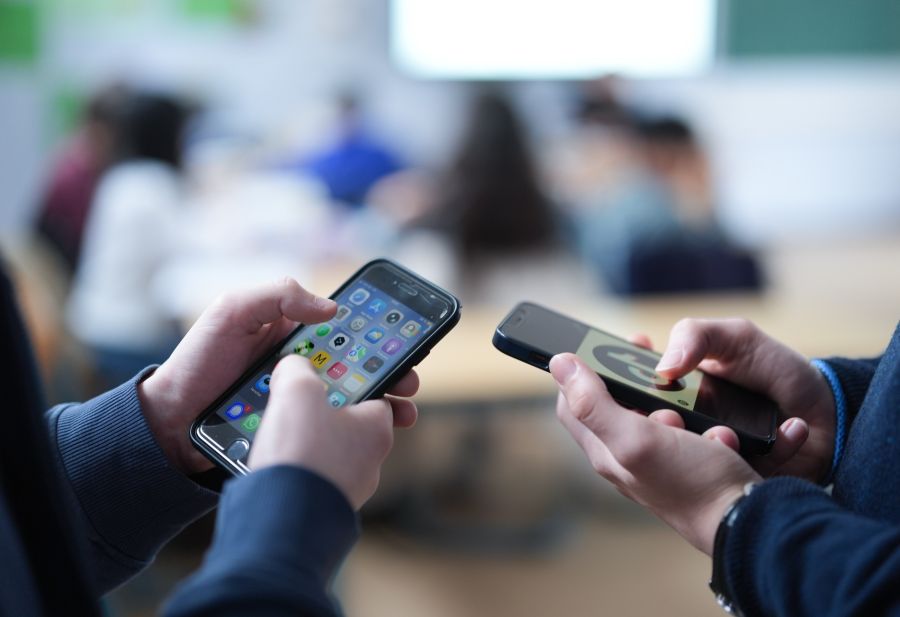 Die Bewegung nutzt Soziale Netzwerke wie TikTok, um vor allem Jugendliche zu rekrutieren.