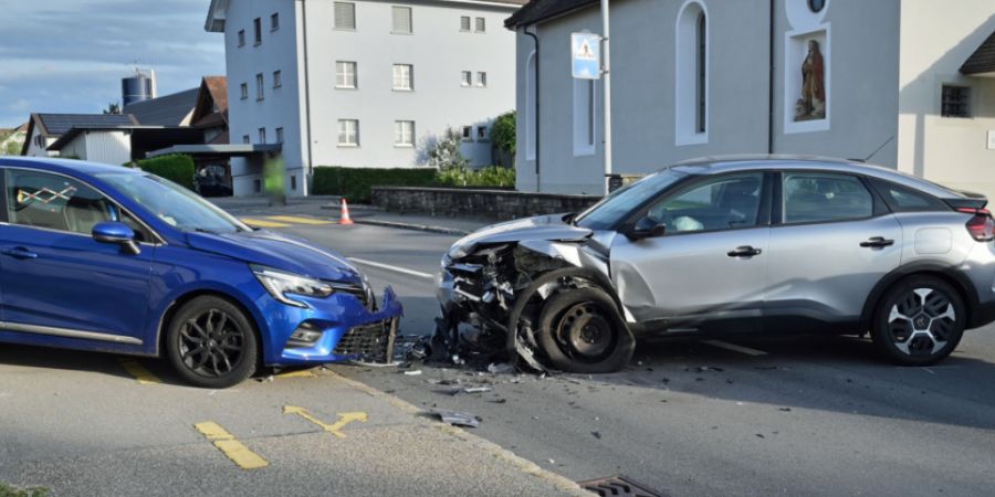 Bei der Kollision zweier Autos in Ruswil LU wurden zwei Personen verletzt.