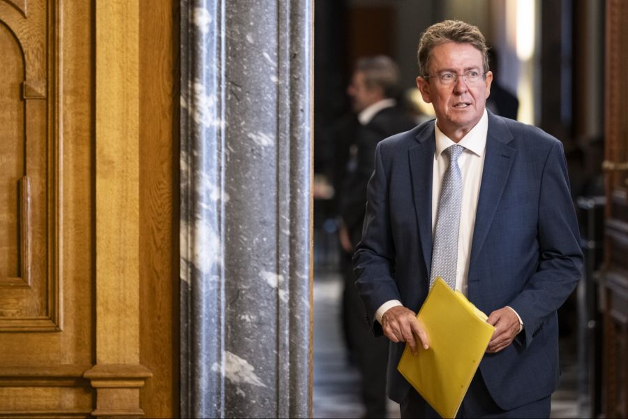 «Der Eingriff Ende April verlief problemlos und Bundesrat Rösti hat sich seither sehr gut erholt», sagt die Mediensprecherin.