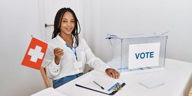 Wahlhelfer Stimmzettel Wahlurne Wählen