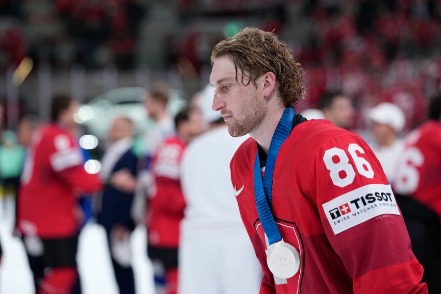 Silber statt Gold: Janis Moser trägt die Medaille – doch Freude sieht anders aus.
