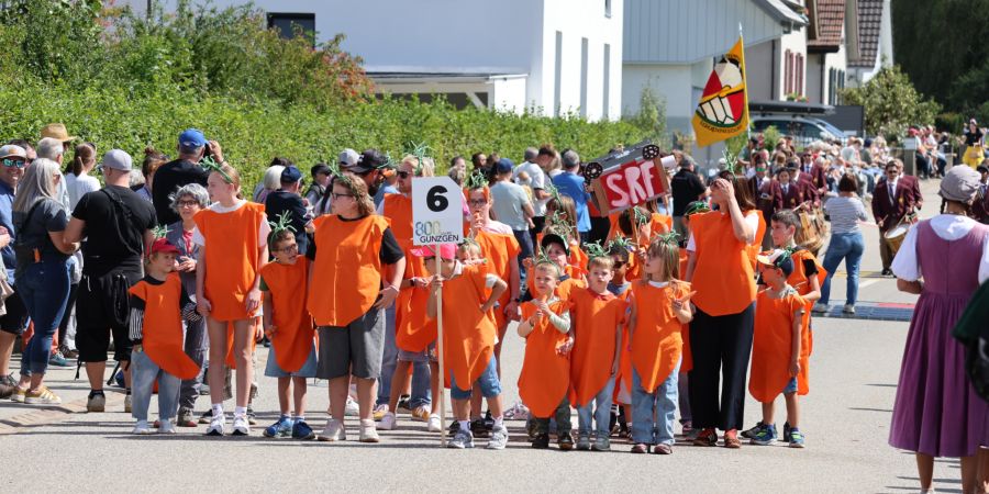 Impressionen vom Festumzug der Gemeinde Gunzgen.