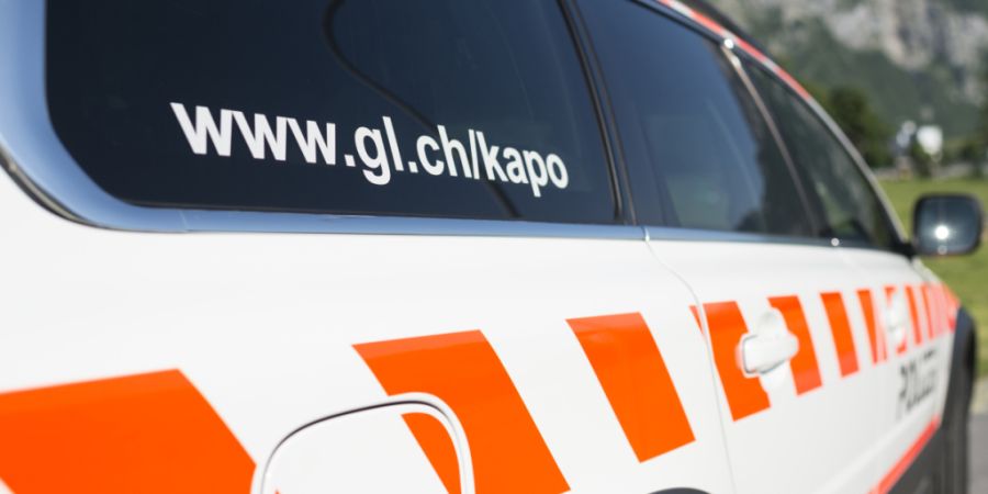 Die Glarner Kantonspolizei stand in Engi im Einsatz. (Symbolbild)