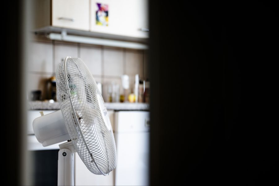 Entscheidend ist nämlich die Mitteltemperatur über 24 Stunden. Dazu zählen auch die kühlen Nacht- und Morgenstunden.