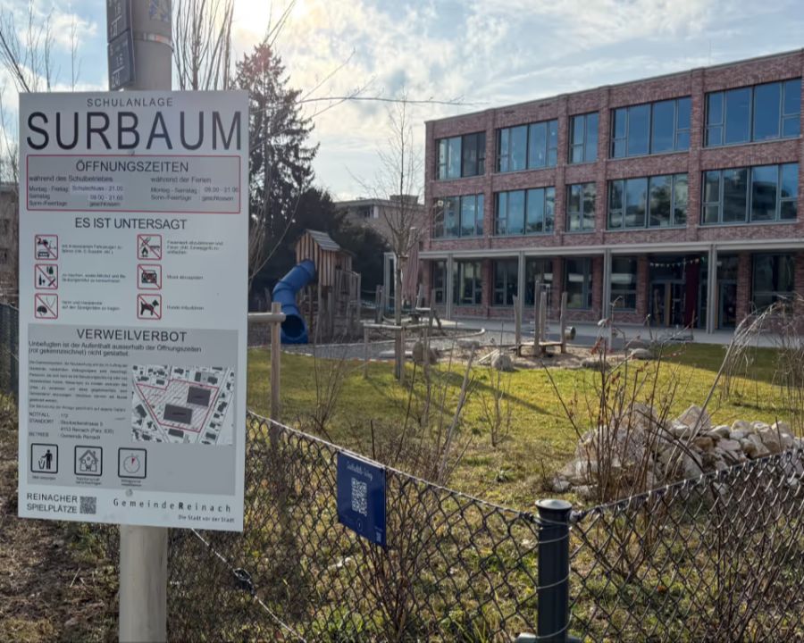 Bei in Reinach BL hat es Streit gegeben wegen den Öffnungszeiten eines Spielplatzes. Anwohner hatten sich beschwert.