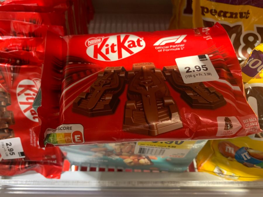 Nau.ch hat zwei Packungen der Formel-1-Edition von Kitkat getestet. Die eine Packung stammt aus einer Coop-Filiale in der Zürcher Agglo.