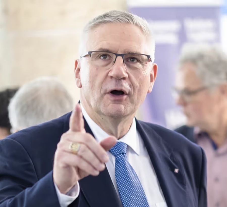 Mit einem KI-generierten Video sorgte Nationalrat Andreas Glarner im Jahr 2023 für Kontroversen.