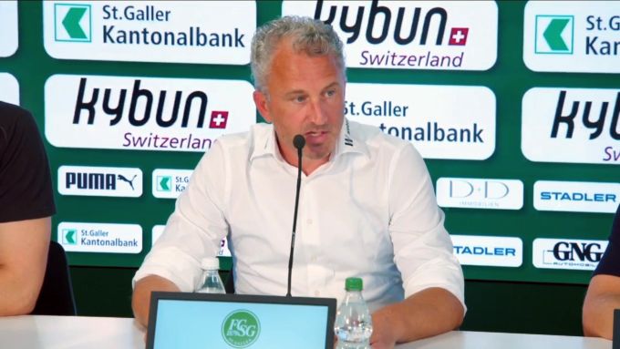 Roger Stilz, Sportchef des FC St. Gallen, an der Medienkonferenz zum Saisonauftakt. FC St. Gallen Roger Stilz
