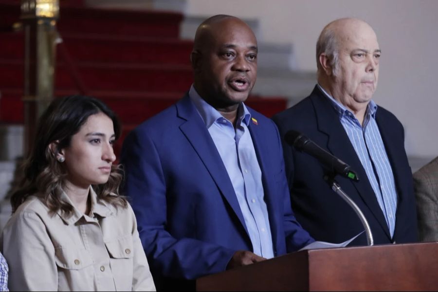 In einer Pressekonferenz erklärt später der kolumbische Aussenminister Luis Gilberto Murillo den Konflikt mit den USA als gelöst.