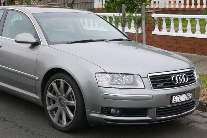 Audi A8 (2002–2005)