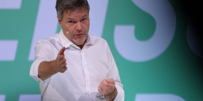 Habeck will einen «Nationalen Bildungspakt» mit den Ländern und setzt ausserdem auf KI. Habeck will einen «Nationalen Bildungspakt» mit den Ländern und setzt ausserdem auf KI.