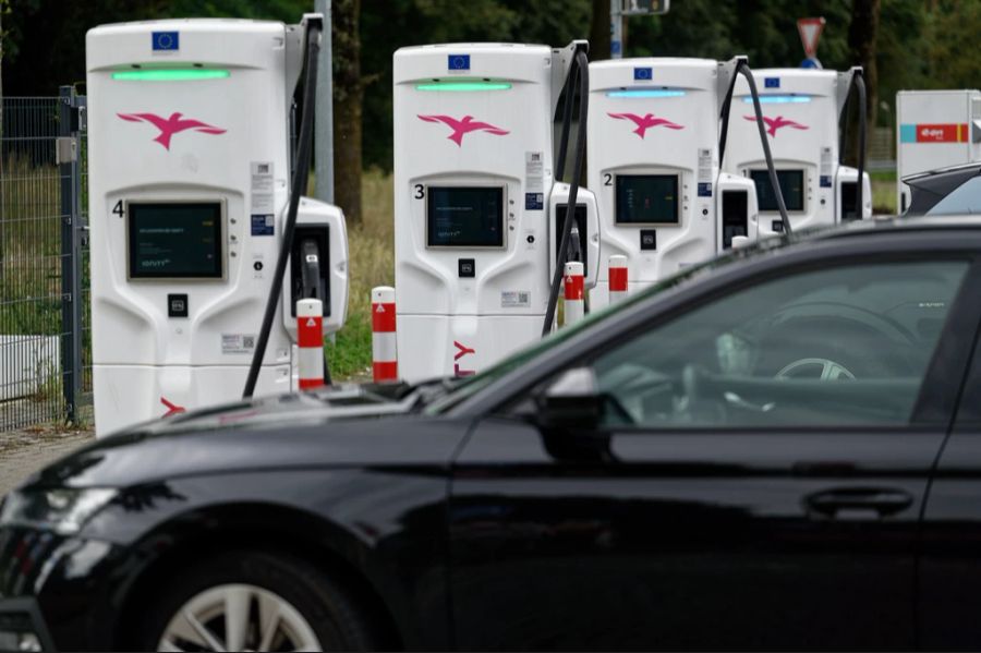 Pro Fahrzeug standen im Schnitt rund 9 bis 12 Kilowattstunden nutzbare Flexibilität zur Verfügung. (Symbolbild)