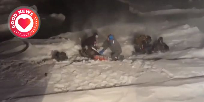 Gestrandet - Zivilschutz rettet viele Angler von Eisscholle in Russland