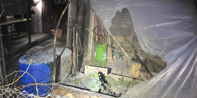 Uznach: Benzinkanister und Gewächshaus fangen Feuer. Uznach Brand