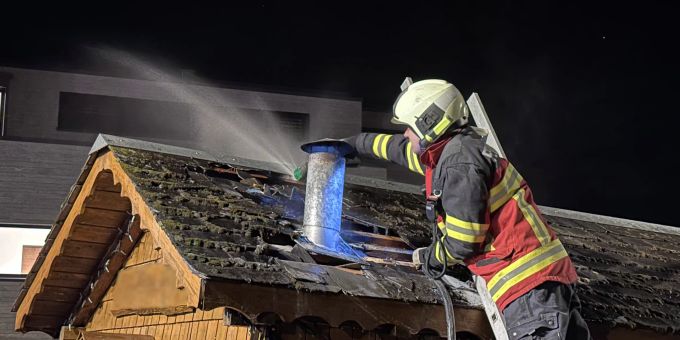 Brand eines Fasnachtswagens in Schindellegi SZ. Brand