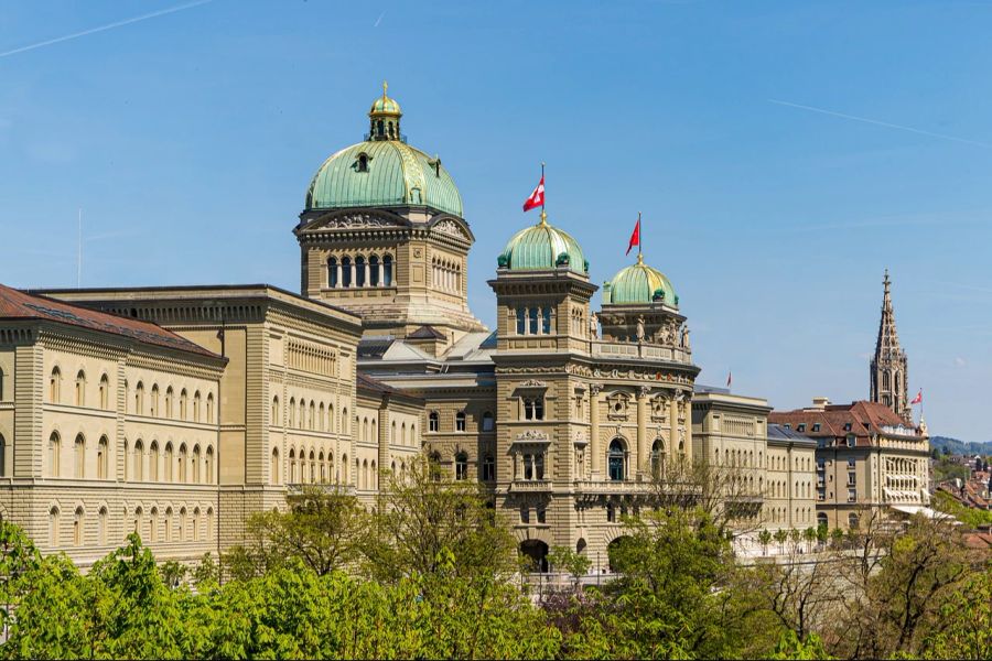 Aus dem Bundeshaus droht nun sogar eine Verdoppelung der Studiengebühren.