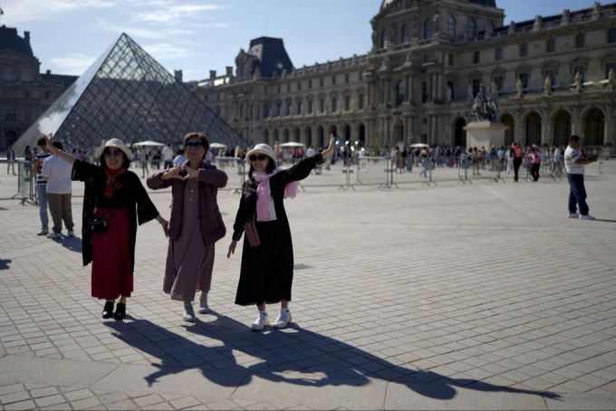 Mit einer Ausstellungsfläche von 72'735 Quadratmetern und einer Sammlung von über 380'000 Objekten ist der Louvre das grösste Museum der Welt. louvre