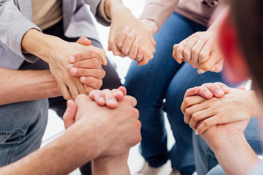 gruppentherapie, handhalten