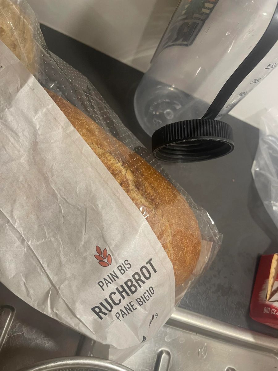 In diesem Ruchbrot war eine Schraube eingebacken.