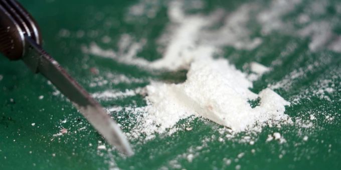 Beschlagnahmtes Kokain wird beim Medientermin eines Zollamtes präsentiert. (Archivbild / Symbolbild) Kokain Crack St. Gallen Drogen