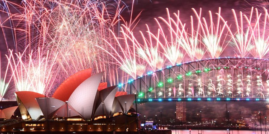 Das Mega-Feuerwerk vor der ikonischen Kulisse der Harbour Bridge und des Opernhauses ist weltberühmt.