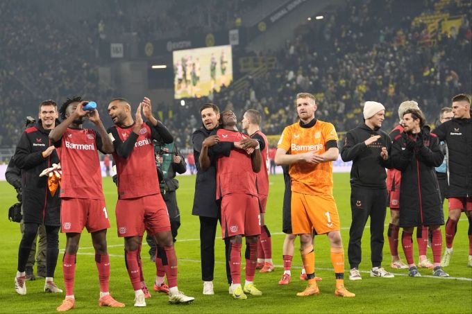 Bayer Leverkusen ist Bayern München dicht auf den Fersen. Bundesliga