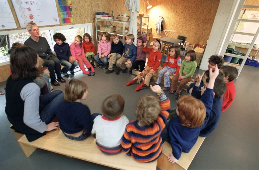 Kinder wissen am Montag im Stuhlkreis oft nicht, was sie vom Wochenende erzählen sollen. (Symbolbild)