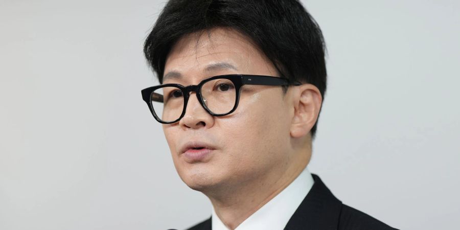 Regierungsparteichef Han Dong Hoon hat sich erstmals offen für ein Amtsenthebungsverfahren gegen Präsident Yoon Suk Yeol ausgesprochen.