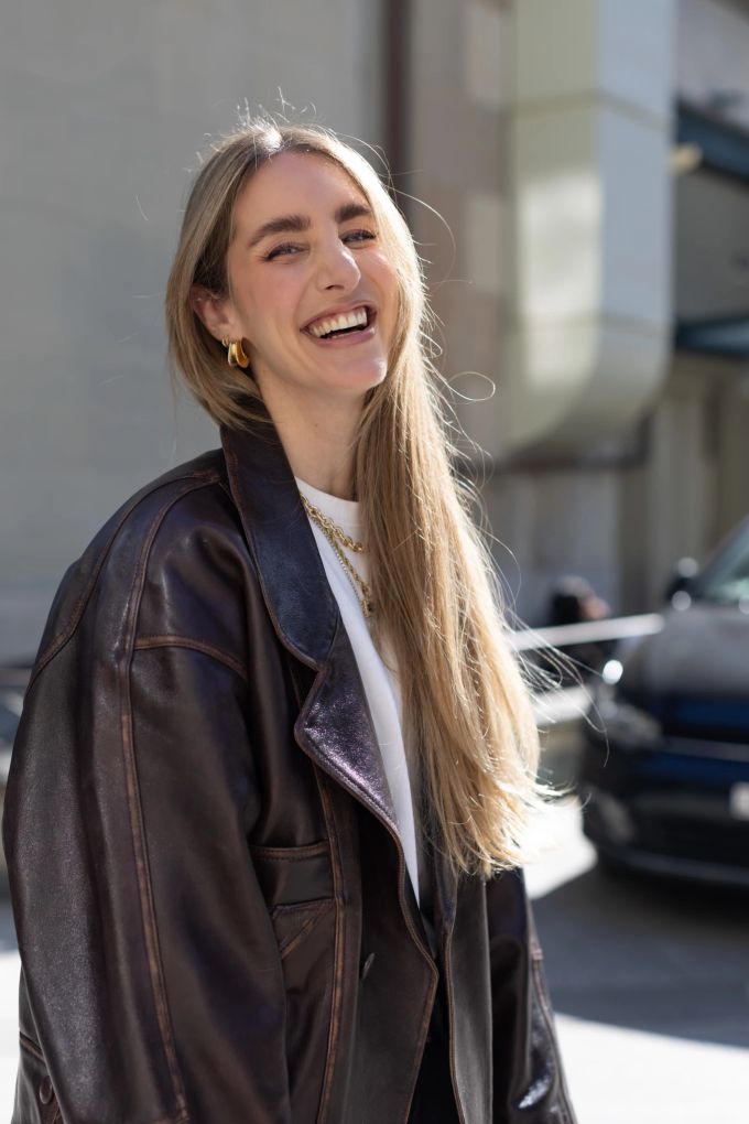Der Zürcher Influencerin Andrea Monica Hug ist das Lachen nicht vergangen. Sie glaubt nicht, dass KI-Influencer alle Influencer-Aufgaben übernehmen können. influencer ki-influencer