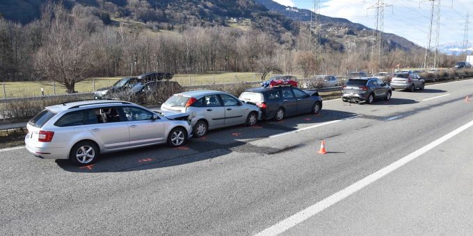 Maienfeld GR: Vier Verletzte bei Massenkarambolage. Maienfeld GR
