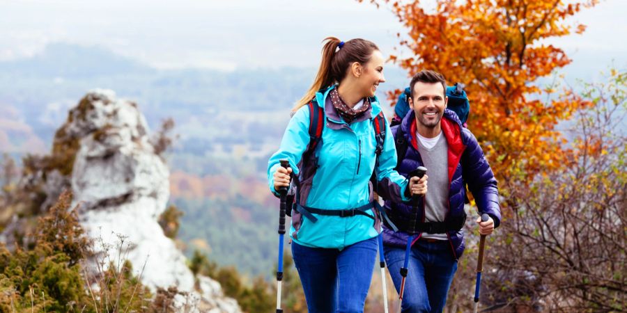 Paar auf Trekkingtour