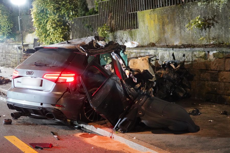 Ein Fussgänger erlitt bei dem Unfall mittelschwere Verletzungen.