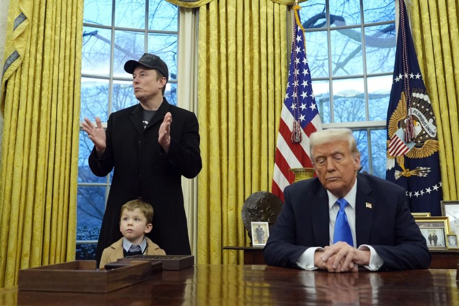 Auch bei einer Pressekonferenz im Oval Office war der Bub dabei.