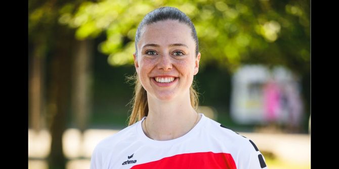 Frau Porträtfoto Sportlerin Lachen