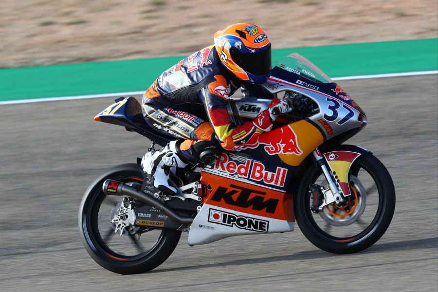 Im Red Bull MotoGP Rookies Cup, der Vorstufe zur Moto3, holte Acosta 2020 mit sechs Siegen aus zwölf Rennen den Titel.