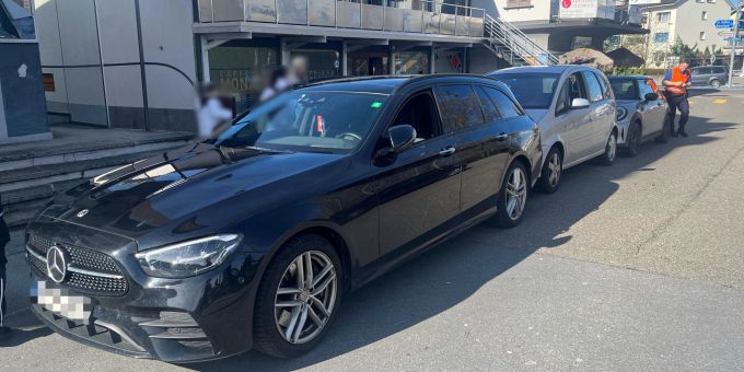 St. Margrethen SG - Zwei Verletzte bei Auffahrunfall mit drei Autos