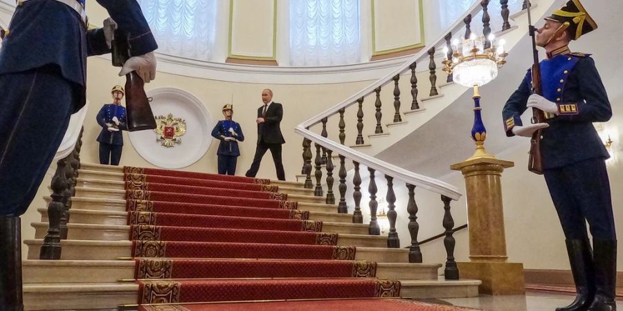 Mit einer pompösen Zeremonie im prunkvollen Thronsaal des Grossen Kremlpalasts wurde Wladimir Putin als russischer Präsident eingeführt.