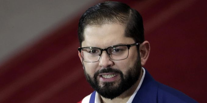 Chiles Präsident Gabriel Boric forderte zur Evakuierung der Küstenregion auf. (Archivbild) Boric
