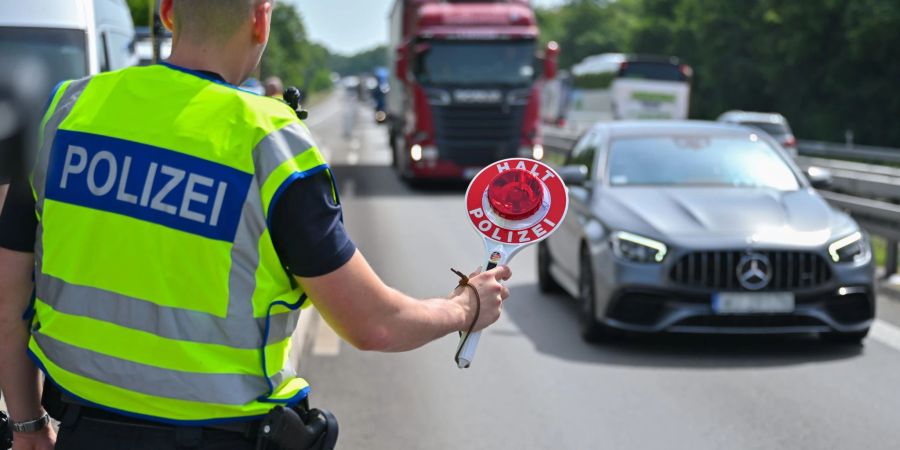 Union besteht auf Zurückweisung von Flüchtlingen an der Grenze. (Symbolbild)