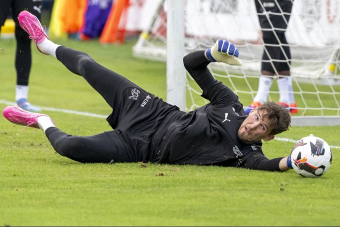 Gregor Kobel steht neu bei der Schweizer Nati zwischen den Pfosten. Schweizer Nati