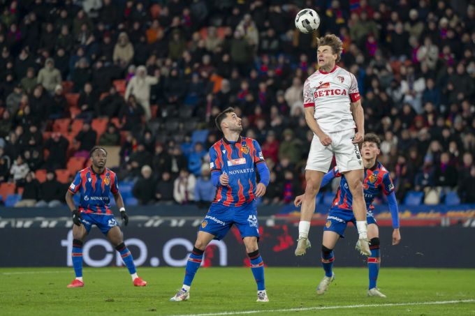 Der FC Sion setzt sich erfolgreich gegen den FC Basel zur Wehr. FC Basel FC Sion