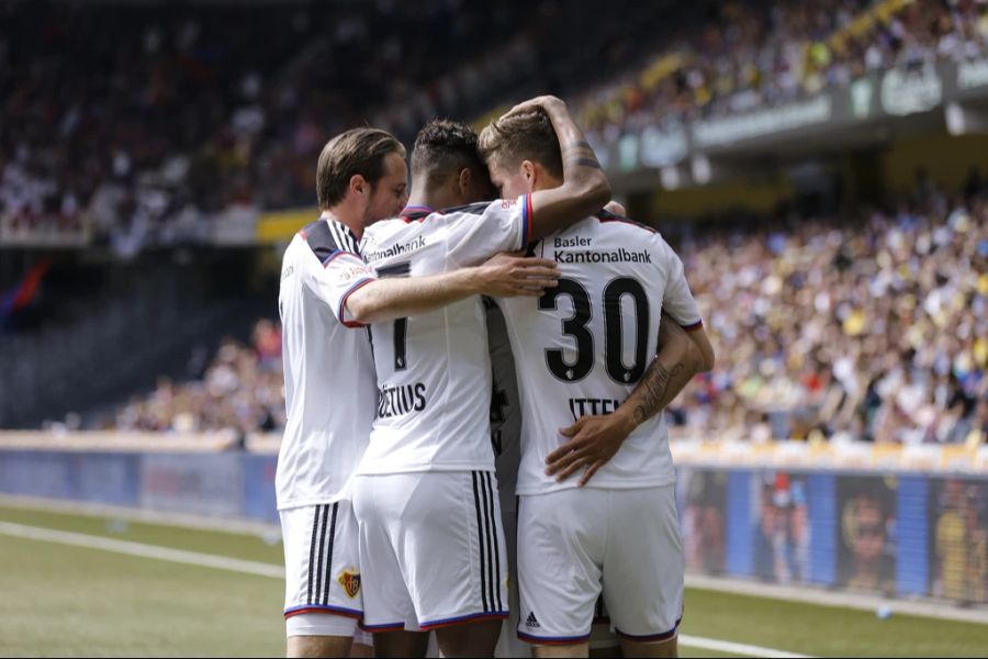 Der FC Basel jubelt im Mai 2016 bereits in der ersten Halbzeit dreifach gegen YB.