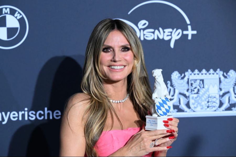 Heidi Klum bei einer Preisverleihnug in München. Perfekt gestylt und ausgeleuchtet – aber ohne Beauty-Filter.
