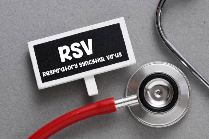 Das RS-Virus trifft vor allem Säuglinge sehr stark. RSV Impfstoff