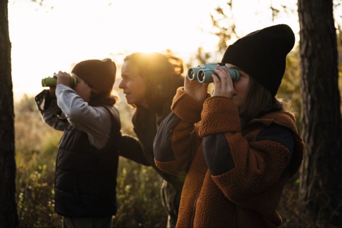 Swarovski Optik bietet auch für Kinder hochwertige Ferngläser an. Swarovski Optik